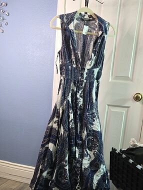 Chelsea & Theodore Navy and White Paisley Sleeveless Maxi Dress